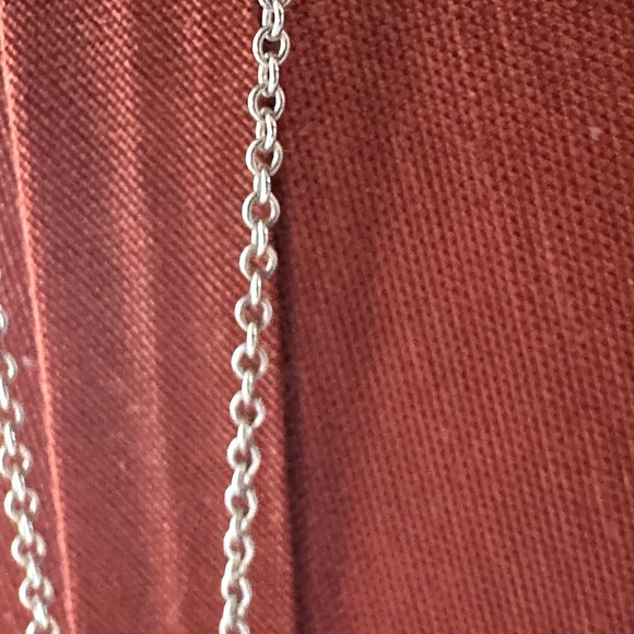 Tiffany & Co authentic Tear Drop necklace in .925 sterling silver. - Picture 2 of 4